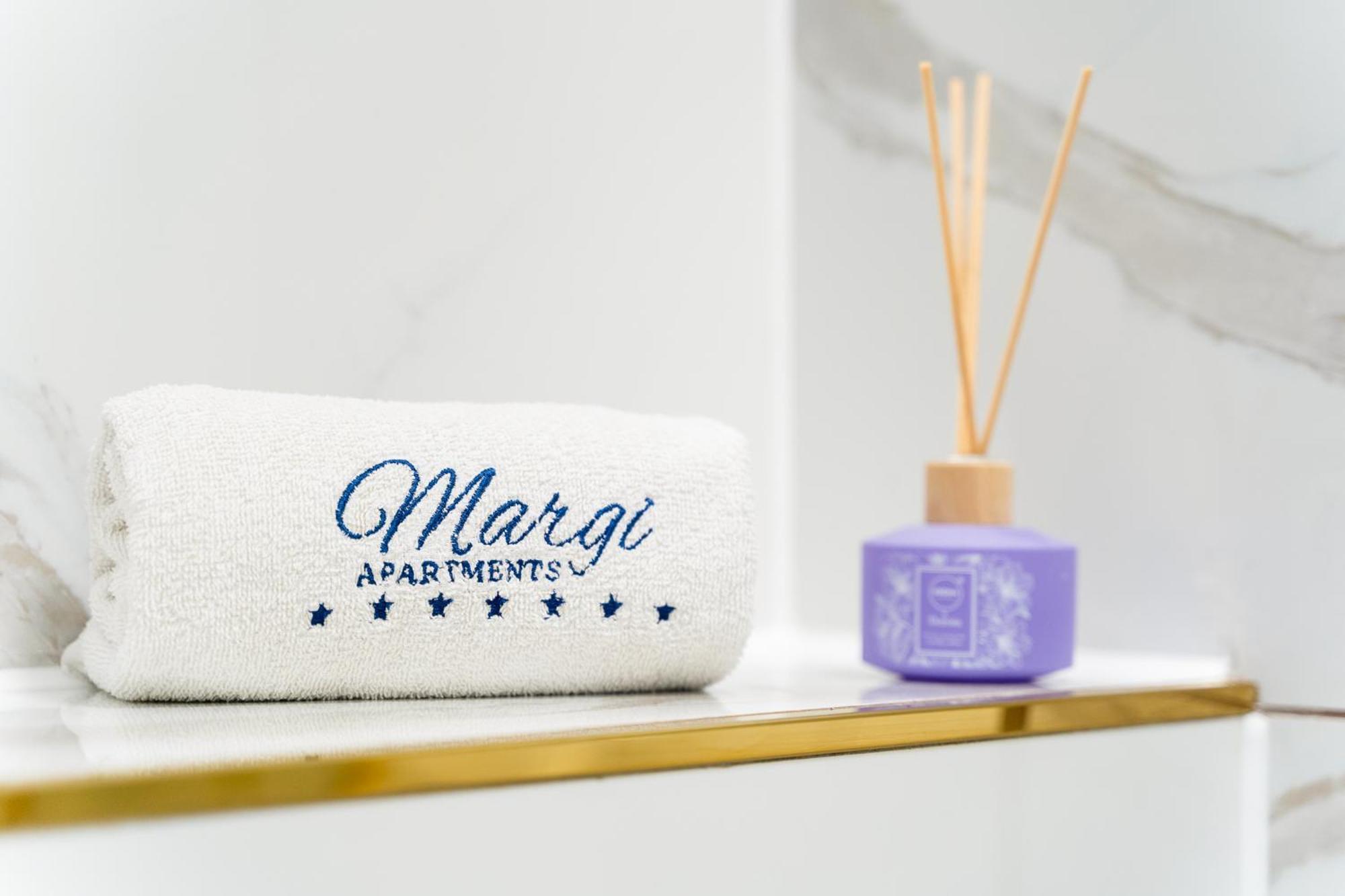 Margi Vivi Big Balcony Pool Sauna Apartment